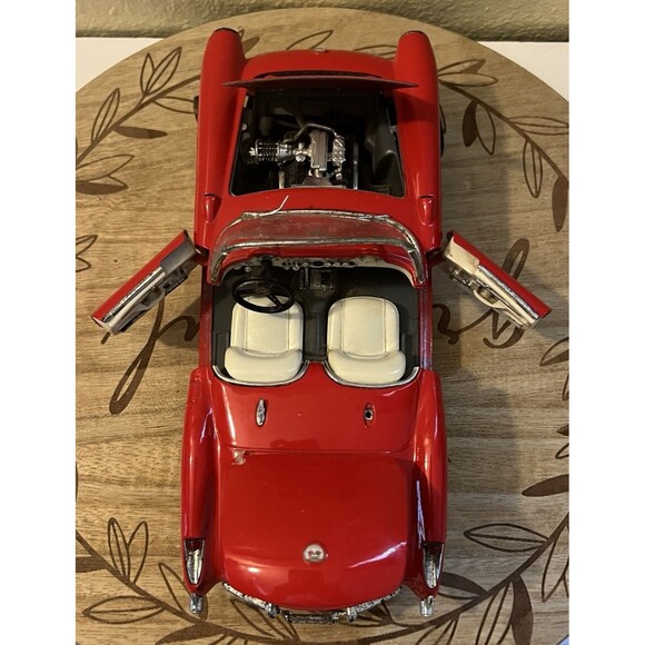 Road Tough 1957 Chevrolet Corvette Convertible Die Cast Metal 1:18 92018 - Picture 6 of 16